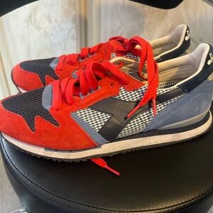 DIADORA HERITAGE EXODUS OPTICAL
RED/BLUE 161336 01 C3317 size 9 new